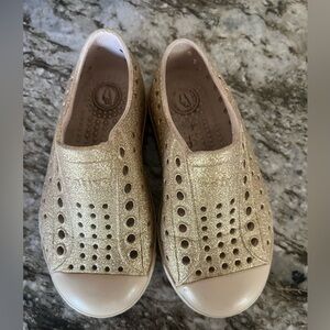 Native shoes GOLD sparkle - Toddler size 6